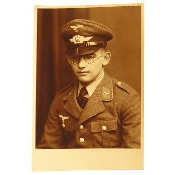 Photo portrait: Luftwaffe Flak-artillery soldier wearing Tuchrock and  LW visor cap. Espenlaub militaria